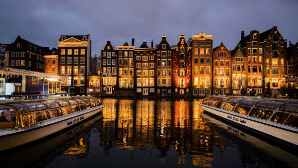 Άμστερνταμ: Θέση στάθμευσης σε εμπορικό δρόμο πωλείται έναντι…€495.000