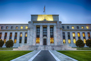 Fed: Αμετάβλητα τα επιτόκια στο 5,25-5,50% για έκτη διαδοχική φορά