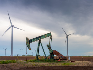 Σταθεροποιείται με βλέμμα στις ΗΠΑ το πετρέλαιο-Πέφτει το φυσικό αέριο